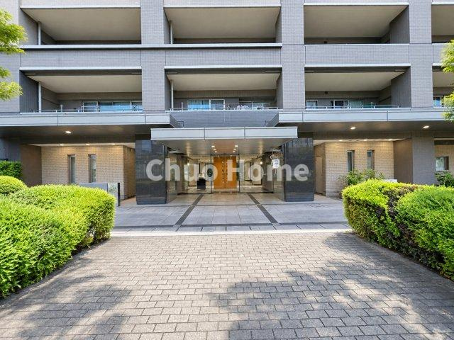 エスタガーデンのエントランス|【エントランス】マンションのエントランスは、その物件の印象を決める、顔とも言える場所です。毎日通る場所ですからきれいなのが一番です。