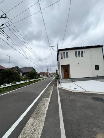 リーブルガーデンあきる野市平沢第2♪【1号棟】東秋留駅徒歩14分×長期優良住宅の前面道路含む現地写真