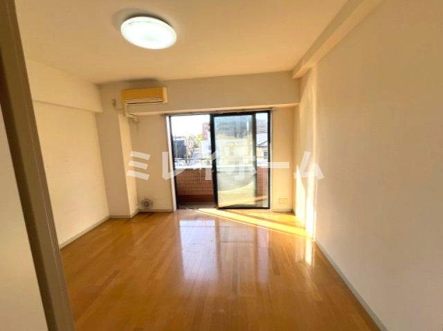 グランヴェルジュ大鳥居の居間・リビング|同建物内別のお部屋の参考写真になります。