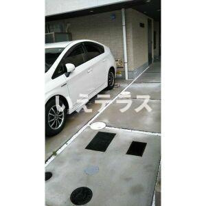 エヌエムスワサントシスの駐車場