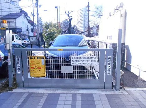 メイクスデザイン池袋の駐車場