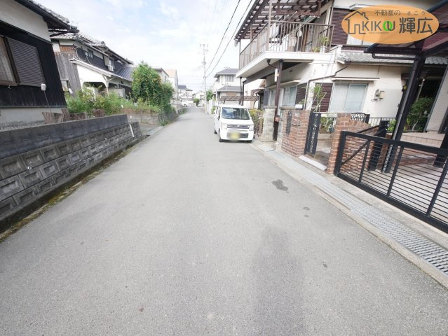 たつの市揖保川町正條　中古戸建の前面道路含む現地写真