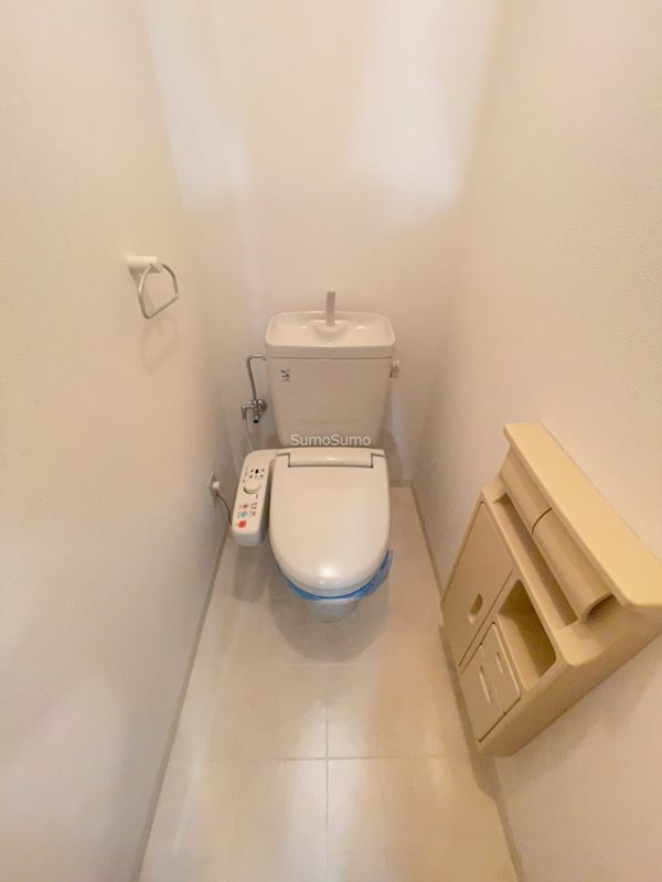 シティライフエイペックス大手通のトイレ|落ち着いた色調のトイレです