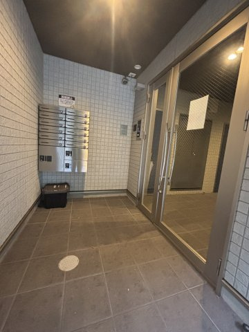 エヌエムサンカンテキャトフB棟のエントランス