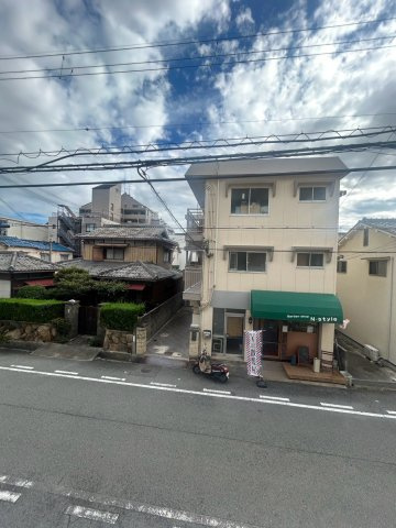 アンボワーズ武庫川レディースの駐車場