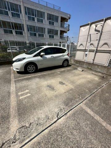 サンジェラン　マンションの駐車場