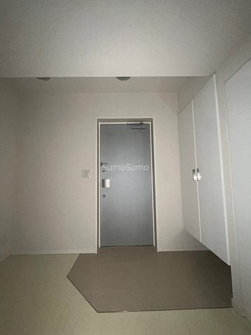 アルス大手前プレミアの玄関