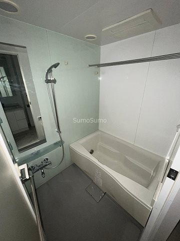 アルス大手前プレミアの浴室