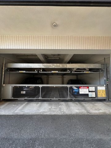 エンクレスト薬院LUCEの駐車場