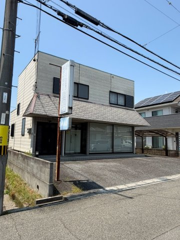 余部区I店舗付き住宅の外観