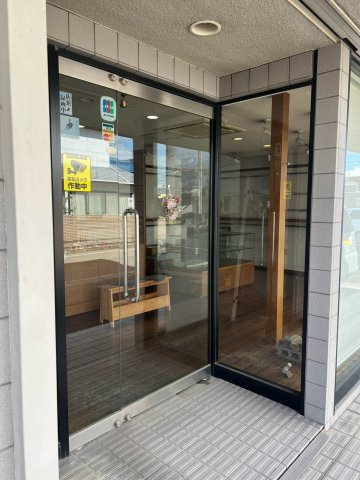余部区I店舗付き住宅の玄関|店舗用玄関