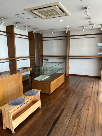 余部区I店舗付き住宅の内装
