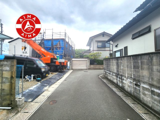 糟屋郡篠栗町乙犬第10-1棟（1号棟）の外観：施工例|前面道路は閑静な住宅地をはしる車通りの少ない道路。お車の出し入れが苦手なママや小さなお子様にも安心ですね。しっかり舗装もされているので、ベビーカーや自転車で通っても快適に通行できます。
