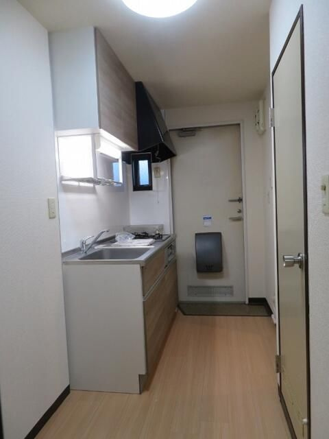 川口市戸塚東１丁目のアパートの玄関