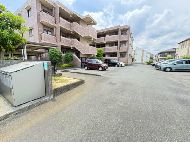 【駐車場】