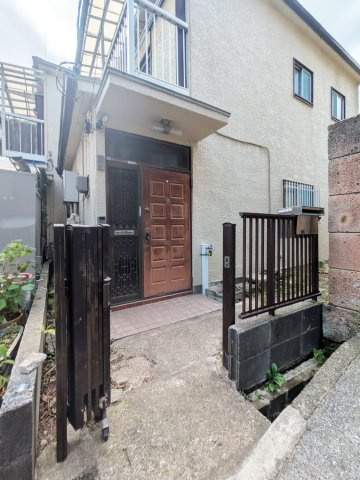 浅間台戸建のエントランス