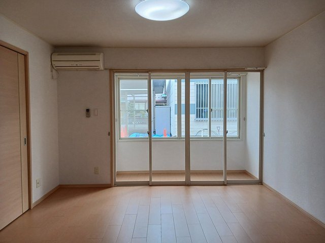 アマリュ－ジュＦ・Ｂの居間・リビング|ゆったり過ごせる居間です