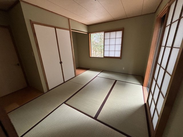 丹波篠山市今田町下小野原　収益戸建ての和室|畳の上でゆっくりとくつろげる和室です