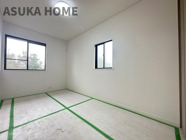 港南区日野9丁目戸建の洋室|全室5帖以上!どのお部屋も2面採光で居心地の良いですよ！