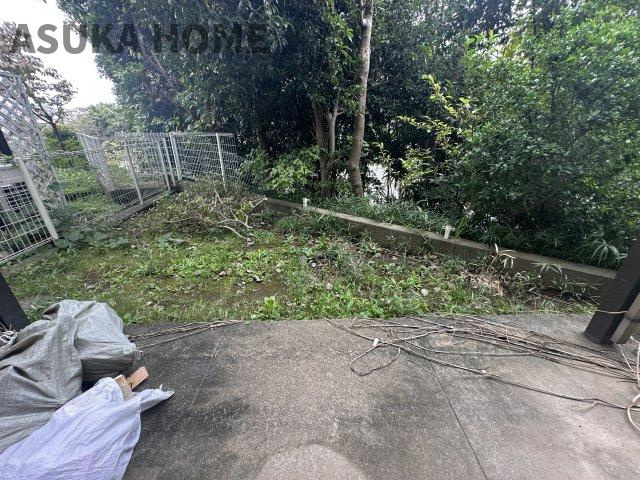 港南区日野9丁目戸建の庭|南側のお庭は陽当たりが良くガーデニングや家庭菜園に◎