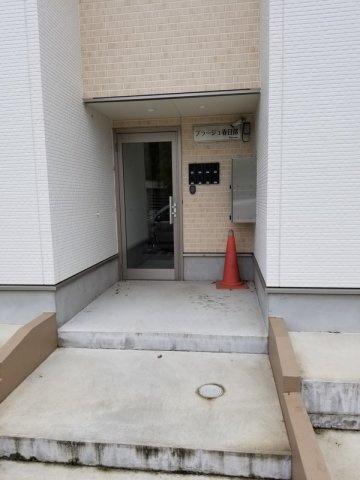 プラージュ春日部のエントランス