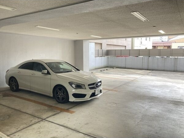 レインボーピア八熊の駐車場