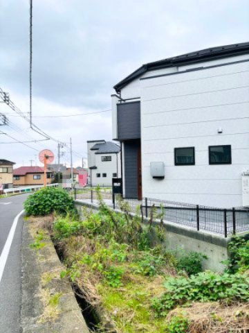 リーブルガーデンあきる野市平沢第2♪【10号棟】東秋留駅徒歩14分×長期優良住宅の前面道路含む現地写真