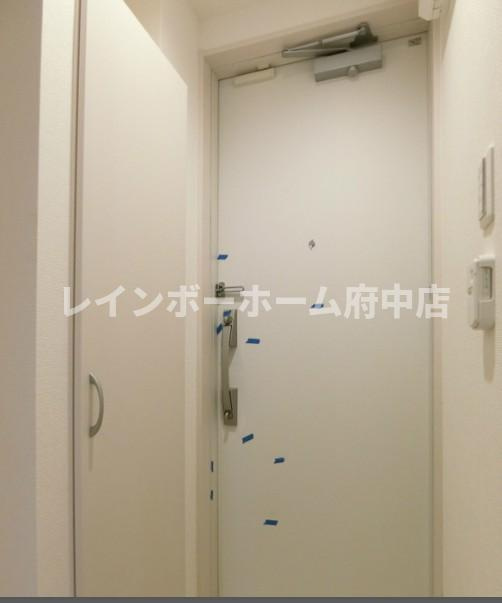 リブリ・調布の玄関