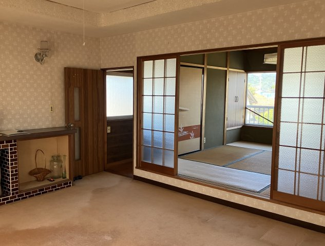 境港市福定町　中古住宅の洋室|２階洋室10帖と和室6帖