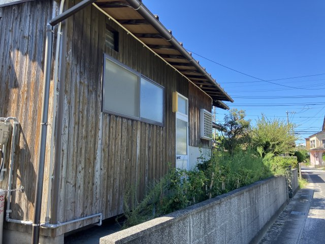 境港市福定町　中古住宅の前面道路含む現地写真