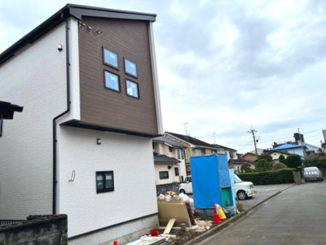 あきる野市二宮/東秋留駅徒歩3分♪ZEH＆太陽光搭載の新築住宅の前面道路含む現地写真