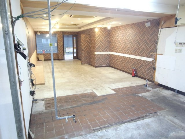 豊中市岡町の店舗事務所