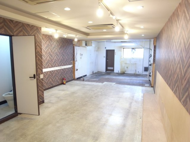 豊中市岡町の店舗事務所