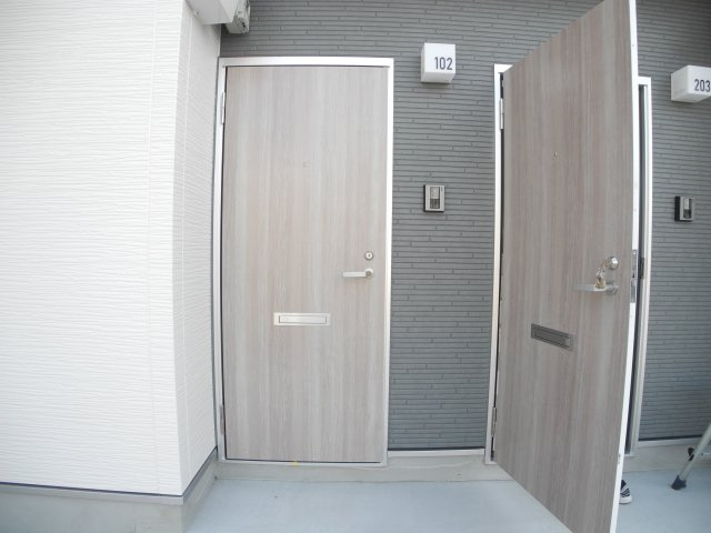 長崎市辻町のアパートのエントランス