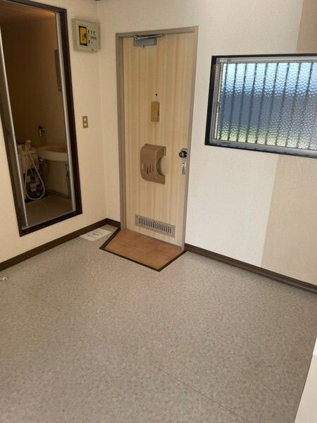 藤沢市善行５丁目のアパートの玄関