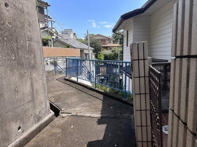 神戸市垂水区千鳥が丘戸建の前面道路含む現地写真
