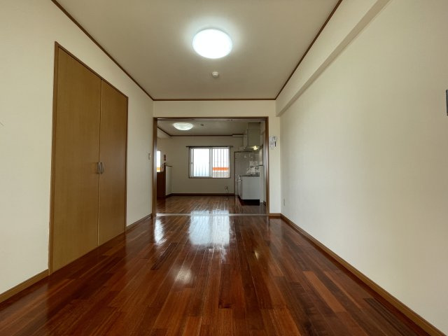 なみへいマンションの洋室