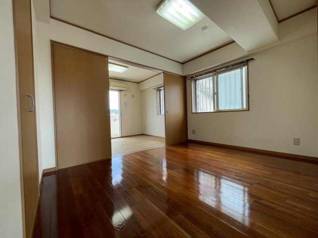 なみへいマンションの洋室