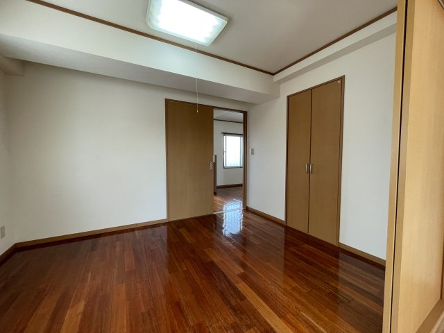 なみへいマンションの洋室