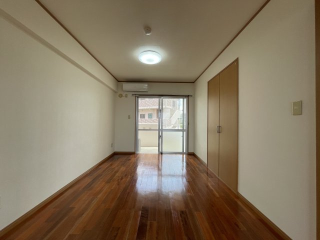 なみへいマンションの洋室