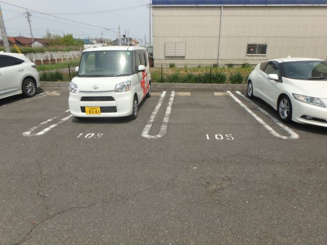 ハイツビリーブの駐車場