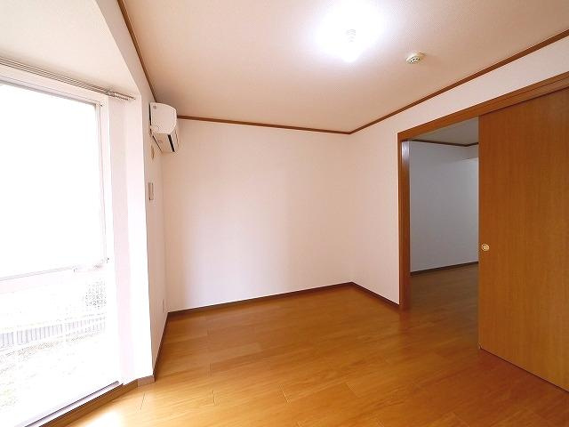 シェルマンの洋室|落ち着いた色調の洋室です