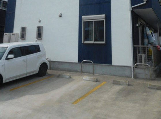 アンフィーノの駐車場