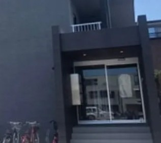 シャロン大宮のエントランス