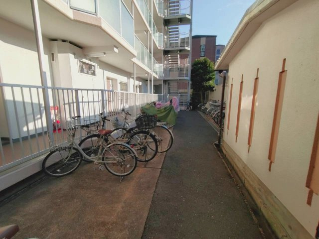 ◆令和８年９月室内リフォーム完了予定◆開放的な４階三方角住戸◆有栖川駅徒歩５分◆ネオコーポ嵯峨野の駐輪場|駐輪場