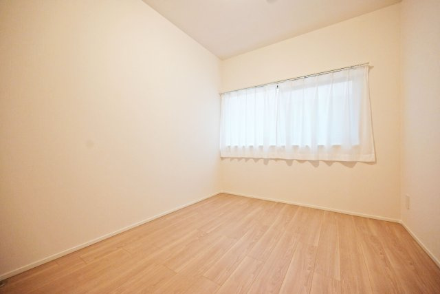新伊丹グランドハイツコーワの洋室|-サービスルーム4.5帖-
住まう方のライフスタイルに合わせて自由に使えるお部屋です。