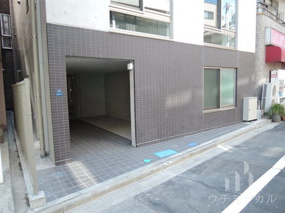 北区赤羽２丁目の賃貸マンションのエントランス
