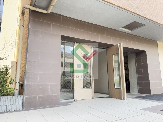 所沢市くすのき台3丁目マンションのエントランス
