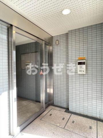 スカイコート本郷東大前のエントランス
