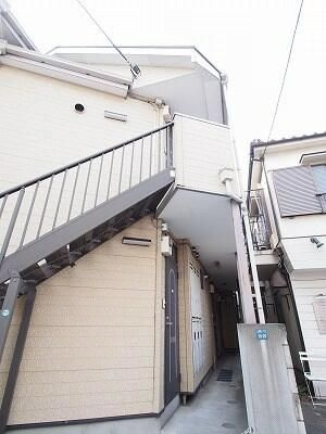 ハピネス小茂根のエントランス